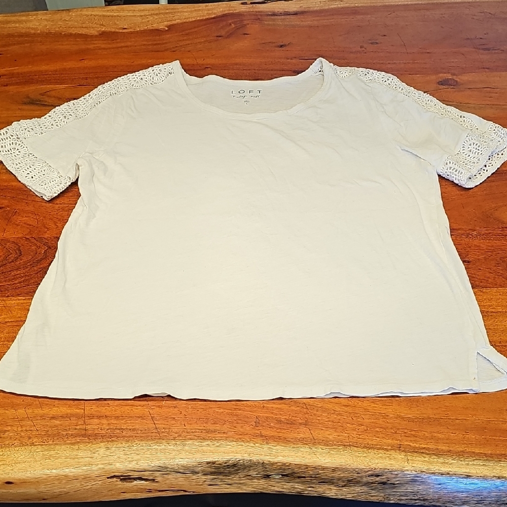 White Boxy T-Shirt with Short Sleeves and Crew Neck